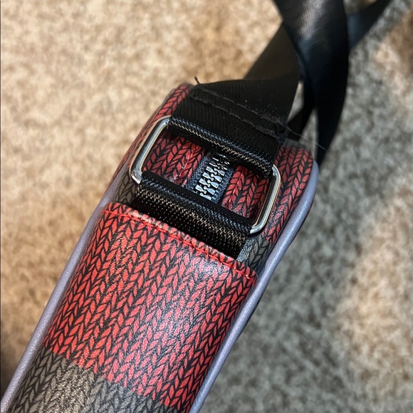 🎃 BUCKLE-DOWN Freddy Krueger Ready or Not Crossbody Bag. NWOT - Picture 5 of 10